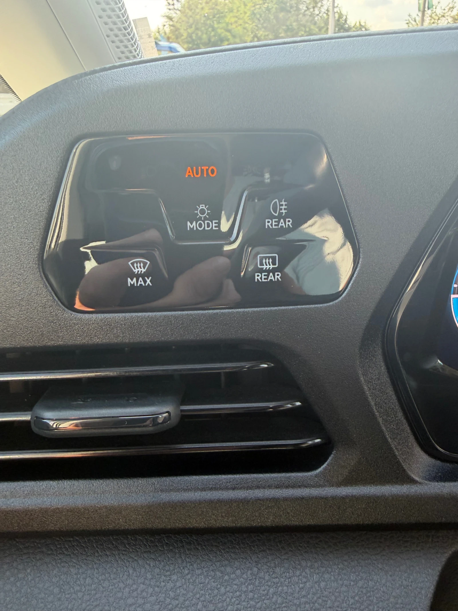 VW Caddy MAXI TDI 7 места, снимка 14 - Автомобили и джипове - 55598010