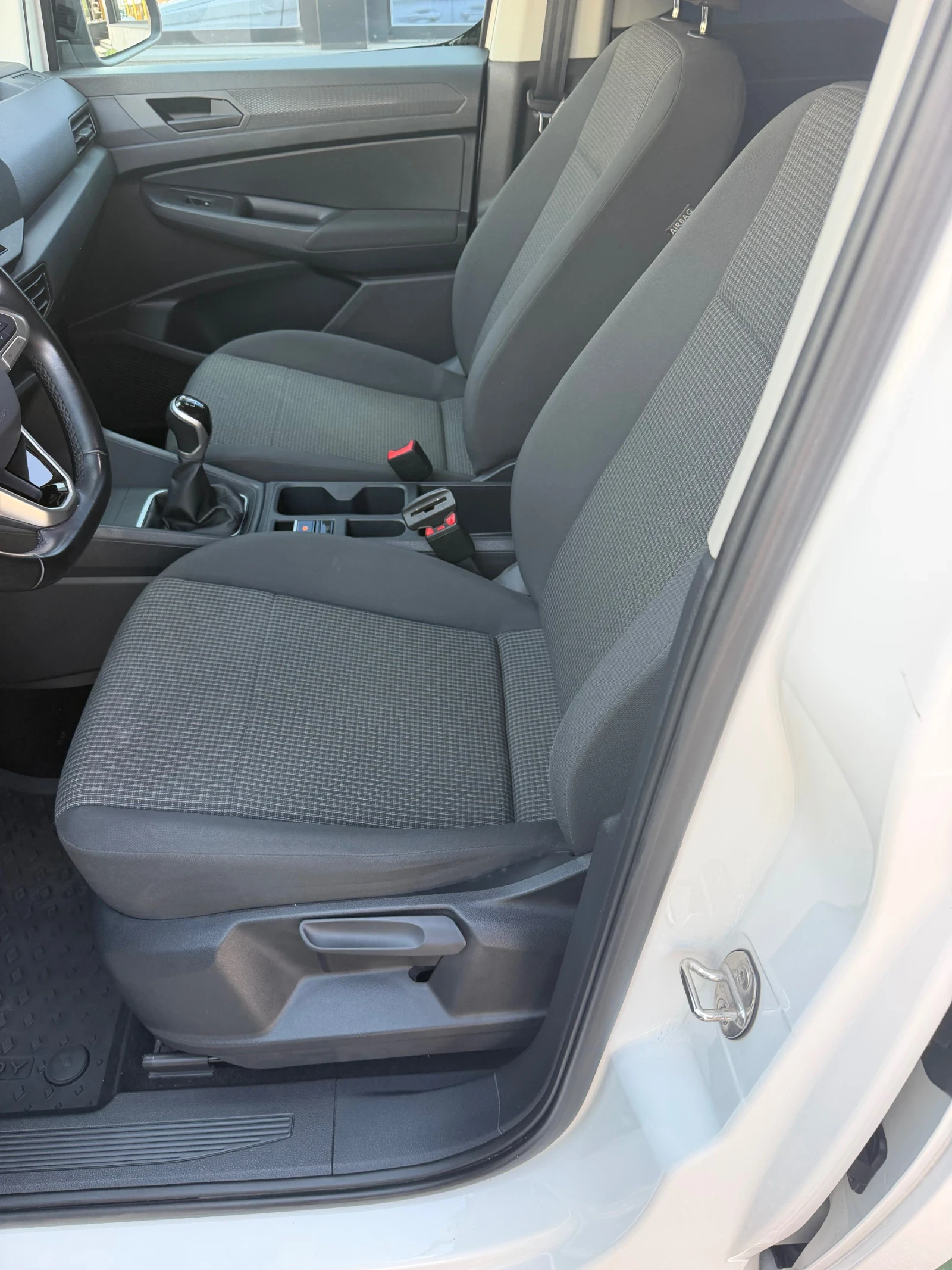VW Caddy MAXI TDI 7 места, снимка 16 - Автомобили и джипове - 55598010