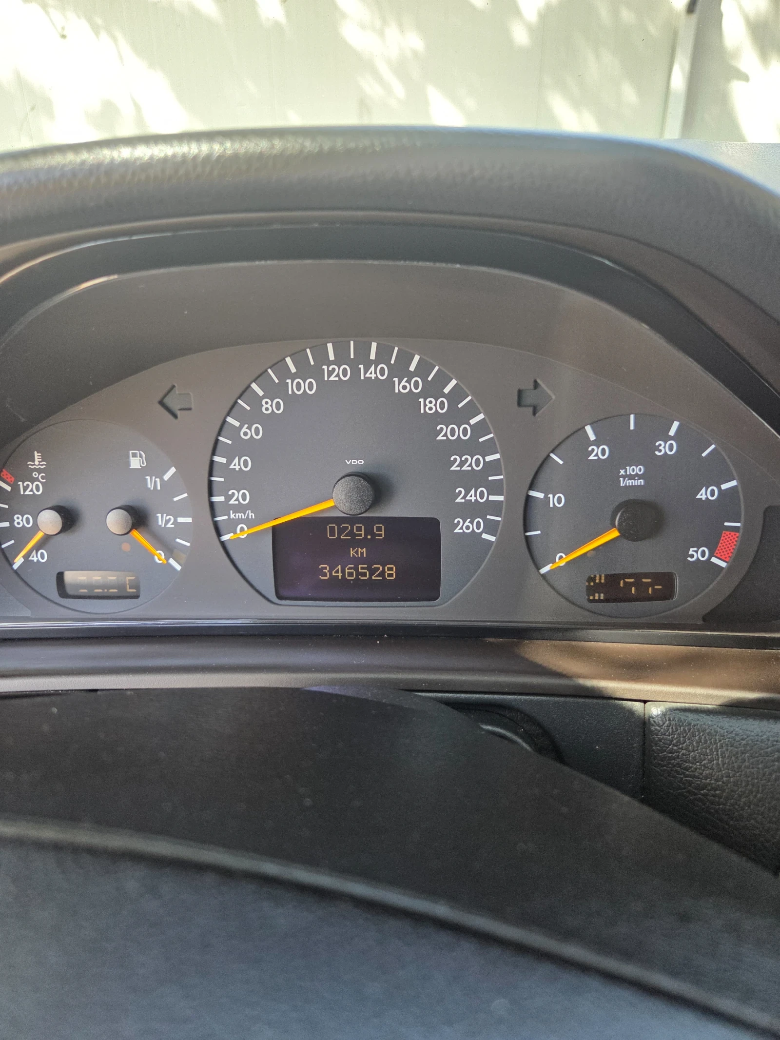 Mercedes-Benz E 320, снимка 12 - Автомобили и джипове - 56019099