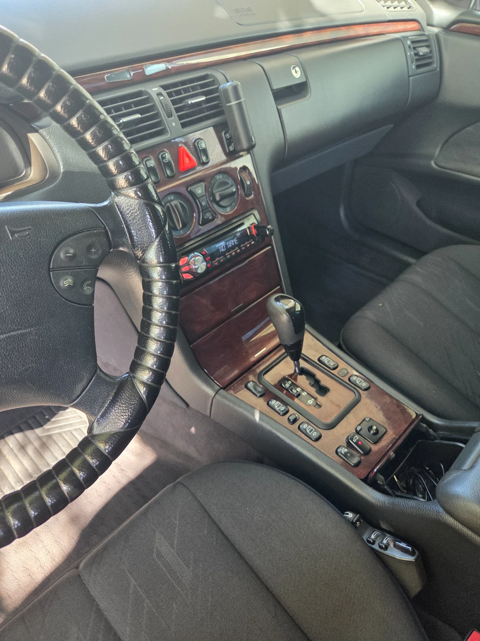 Mercedes-Benz E 320, снимка 15 - Автомобили и джипове - 56019099
