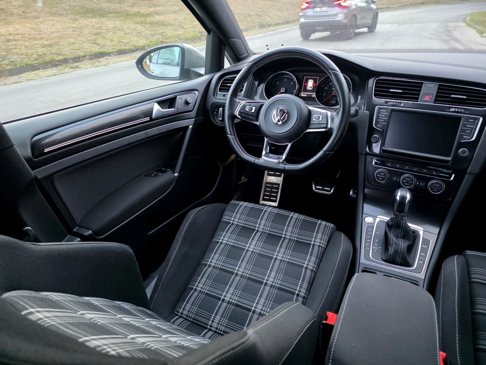 VW Golf GTD - 184к.с DSG, снимка 11 - Автомобили и джипове - 56186045