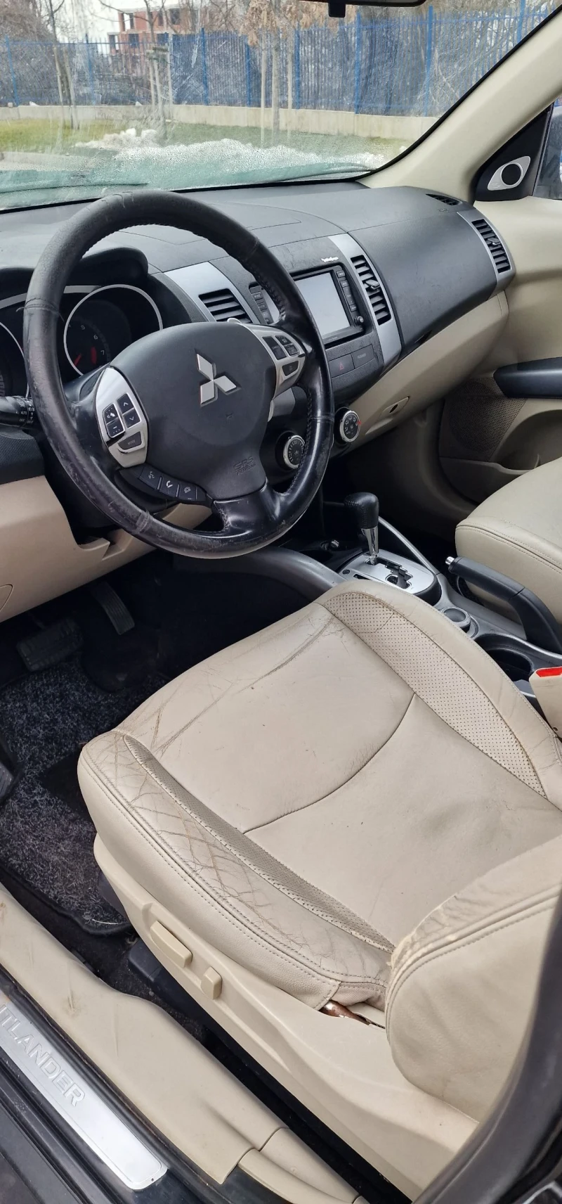 Mitsubishi Outlander 2.4 AWD, снимка 6 - Автомобили и джипове - 48799687