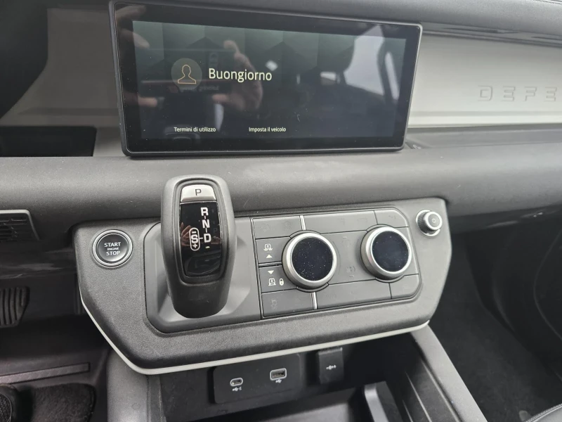 Land Rover Defender 110 2.0d sd4 SE awd 200cv auto, снимка 12 - Автомобили и джипове - 53284138
