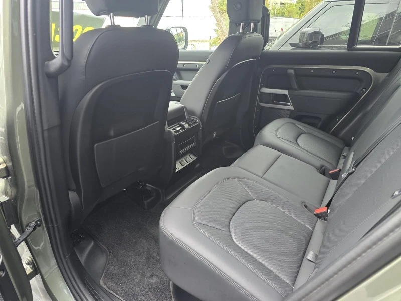 Land Rover Defender 110 2.0d sd4 SE awd 200cv auto, снимка 11 - Автомобили и джипове - 53284138