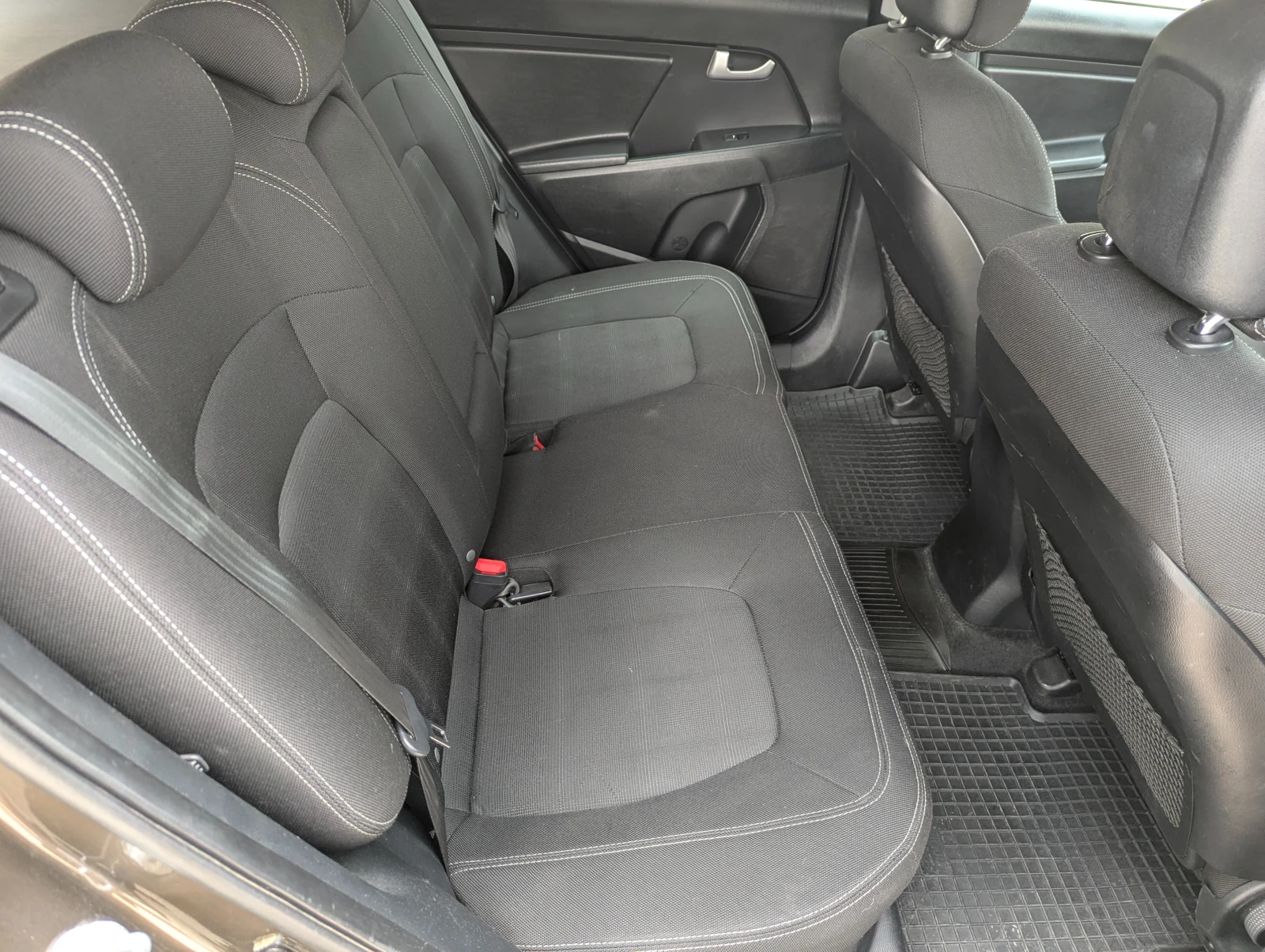 Kia Sportage 1.6, снимка 8 - Автомобили и джипове - 56237782