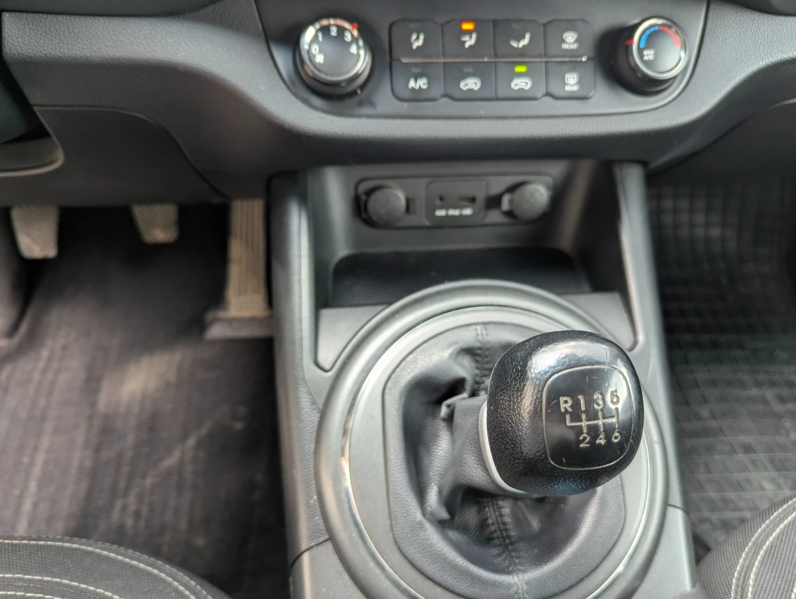 Kia Sportage 1.6, снимка 5 - Автомобили и джипове - 56237782