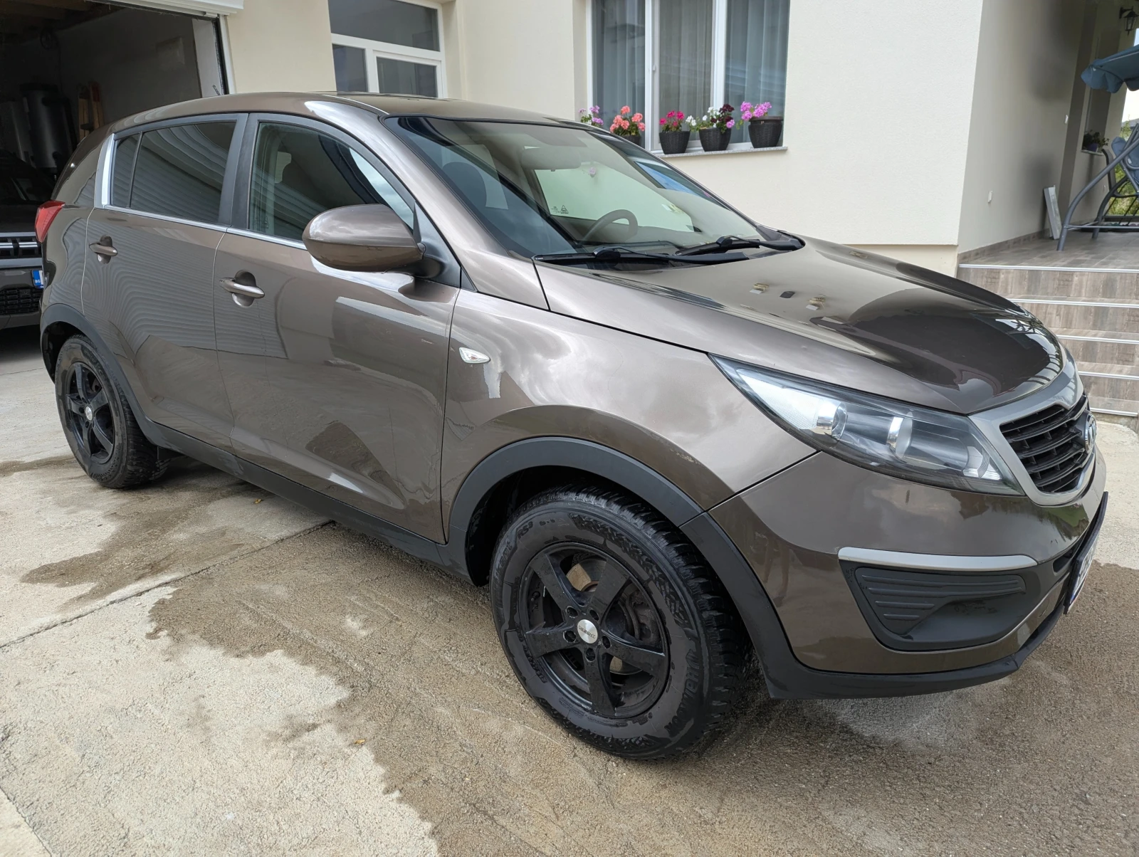 Kia Sportage 1.6, снимка 2 - Автомобили и джипове - 56237782