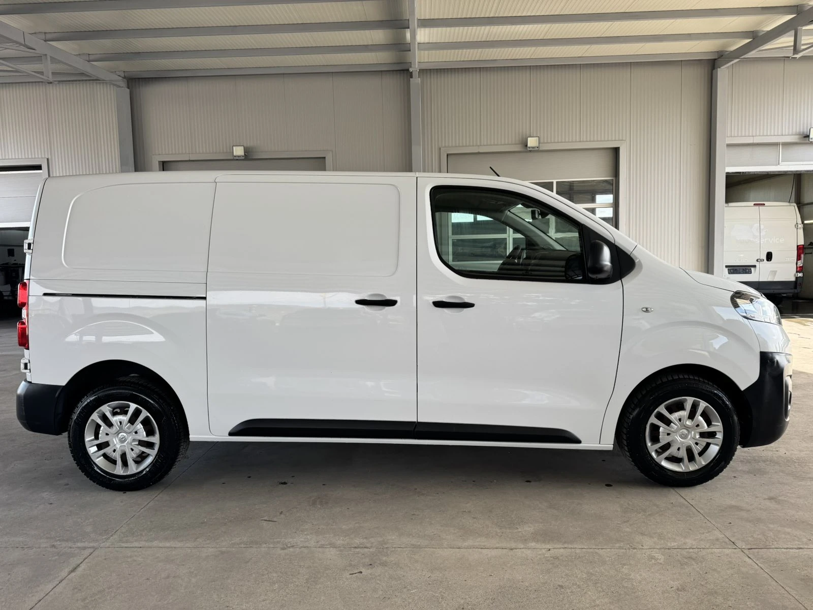 Opel Vivaro 2.0* 122ps* 6ск* КЛИМАТИК* КАМЕРА, снимка 6 - Бусове и автобуси - 53797431