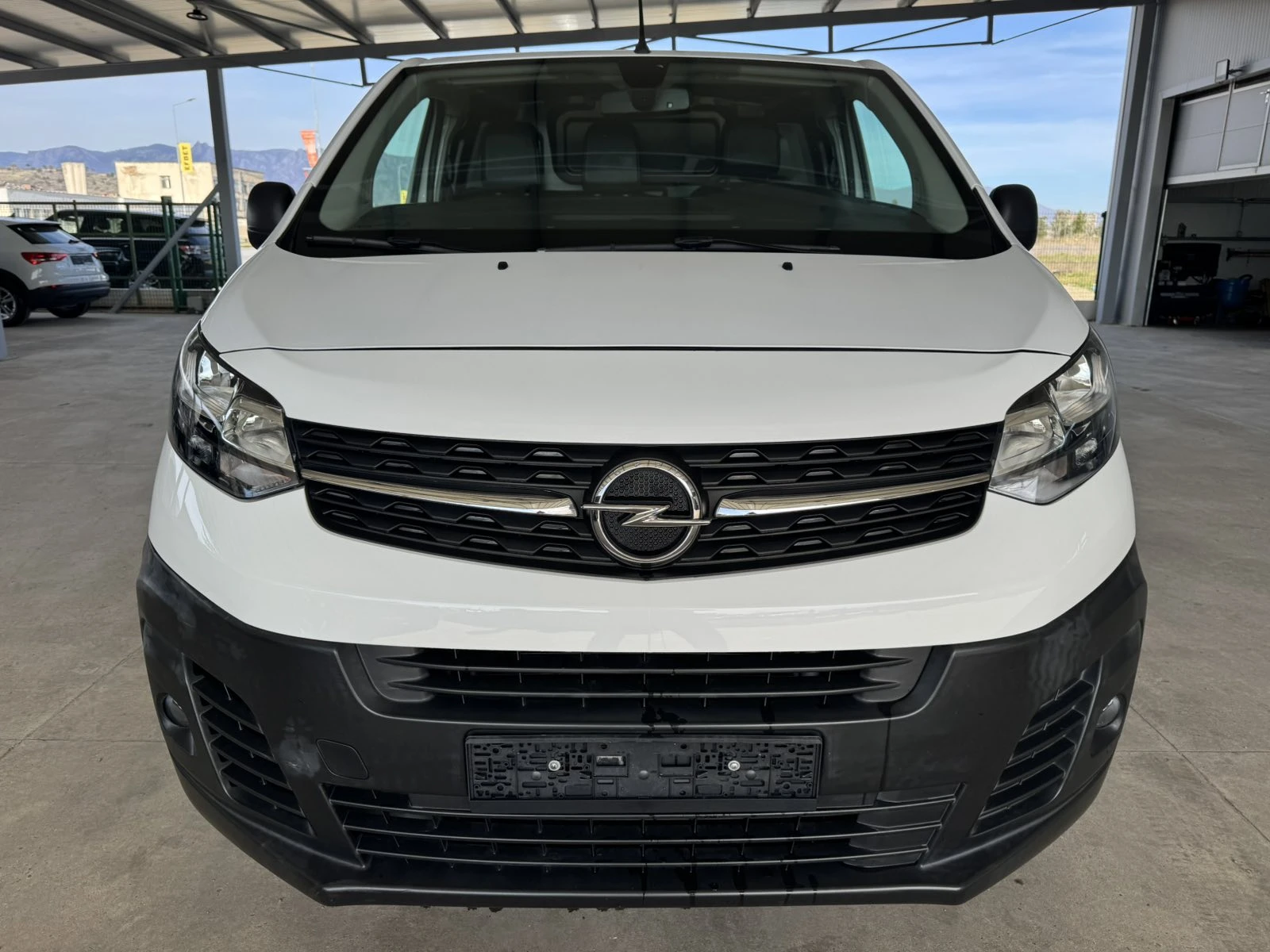 Opel Vivaro 2.0* 122ps* 6ск* КЛИМАТИК* КАМЕРА, снимка 8 - Бусове и автобуси - 53797431
