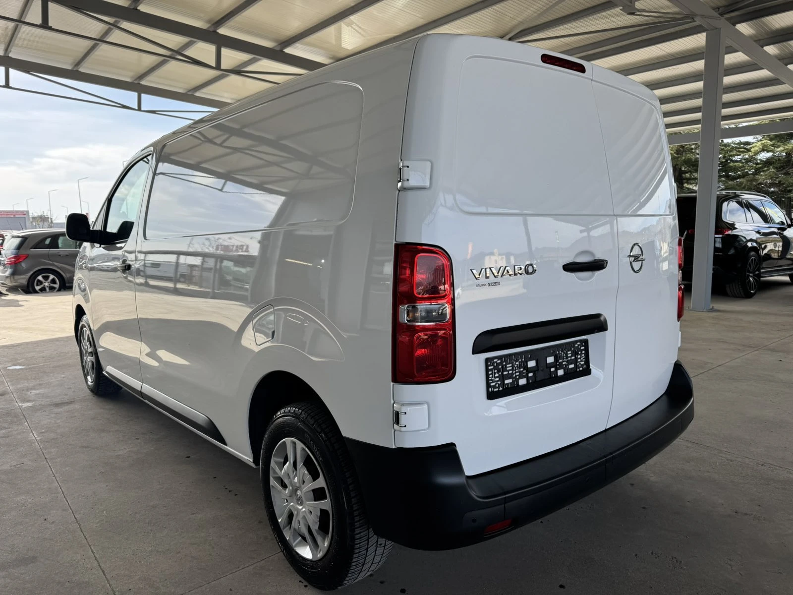 Opel Vivaro 2.0* 122ps* 6ск* КЛИМАТИК* КАМЕРА, снимка 3 - Бусове и автобуси - 53797431