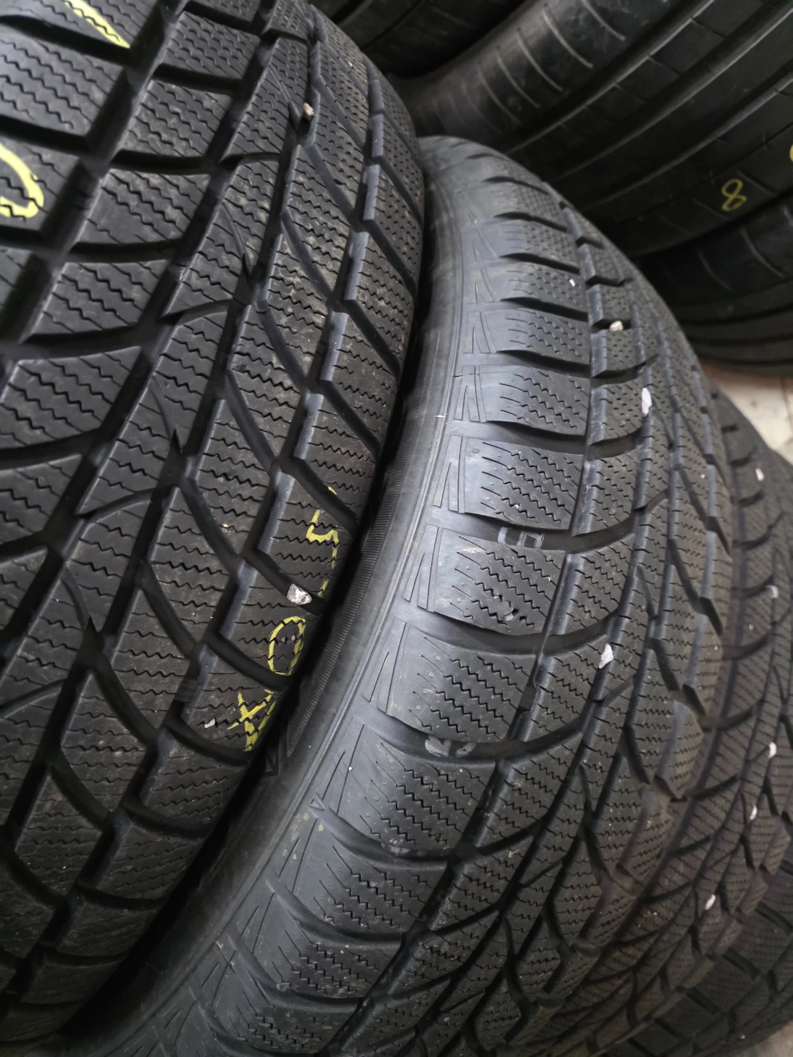 Гуми Зимни 205/70R15, снимка 5 - Гуми и джанти - 53961910