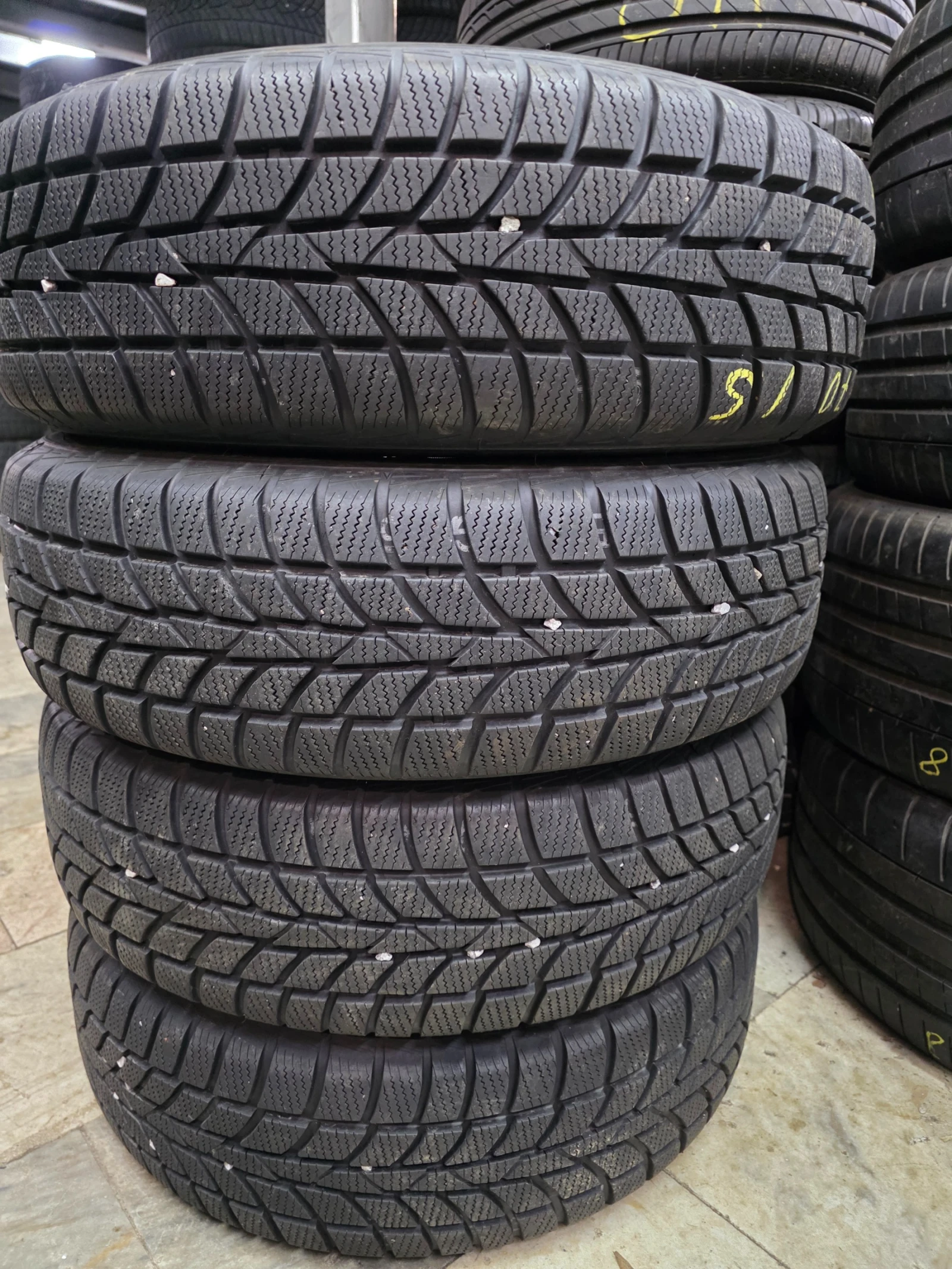 Гуми Зимни 205/70R15, снимка 6 - Гуми и джанти - 53961910