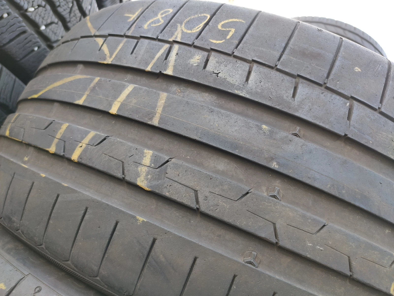 Гуми Летни 255/35R21, снимка 3 - Гуми и джанти - 55272524