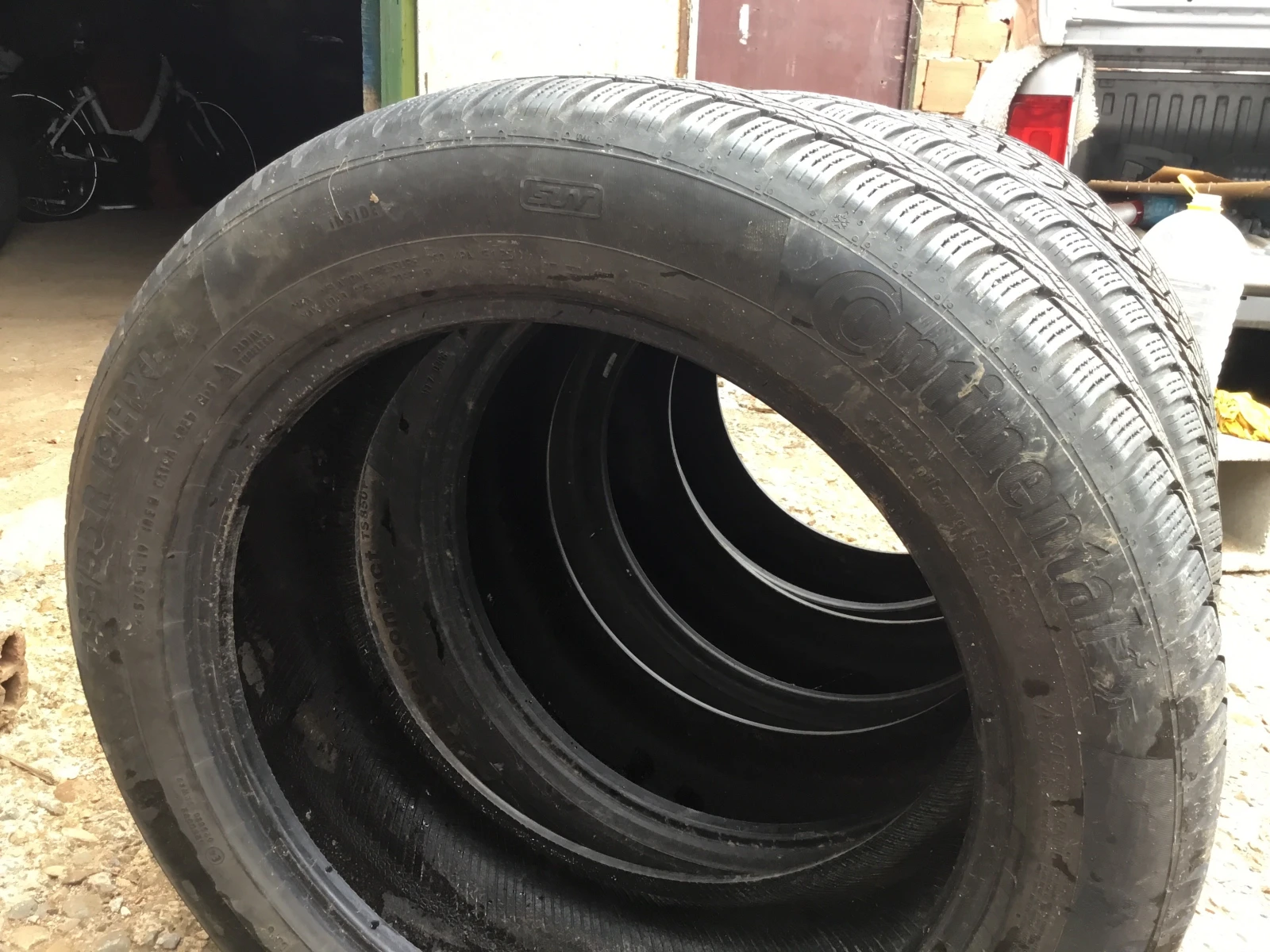 Гуми Зимни 235/55R19, снимка 2 - Гуми и джанти - 56734830