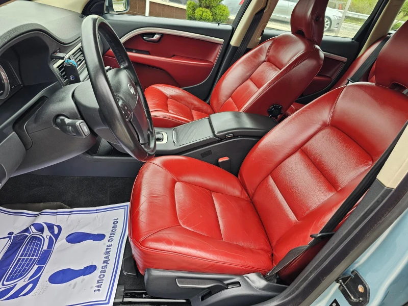 Volvo V70 2.4 D5 ! ! КОЖА! ! КЛИМАТРОНИК, снимка 10 - Автомобили и джипове - 49913644