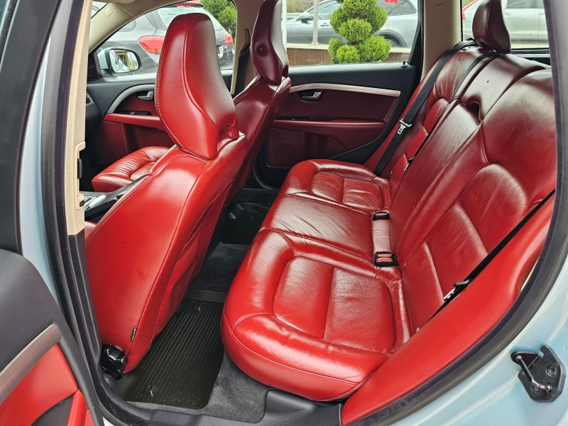 Volvo V70 2.4 D5 ! ! КОЖА! ! КЛИМАТРОНИК, снимка 12 - Автомобили и джипове - 49913644