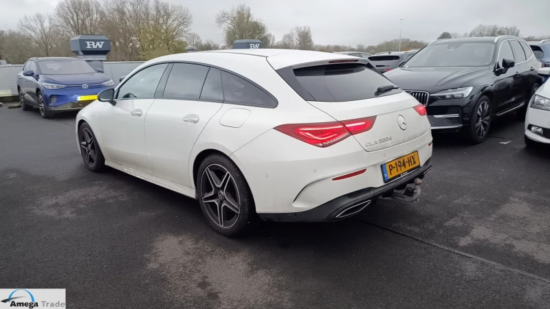 Mercedes-Benz CLA 200 200D * AMG * SPORT * KEYLESS-GO * DISTRONIC * , снимка 3 - Автомобили и джипове - 52696293