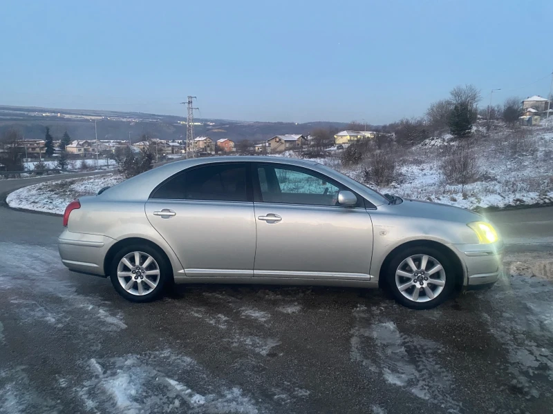 Toyota Avensis 1.8 i, снимка 2 - Автомобили и джипове - 53134684