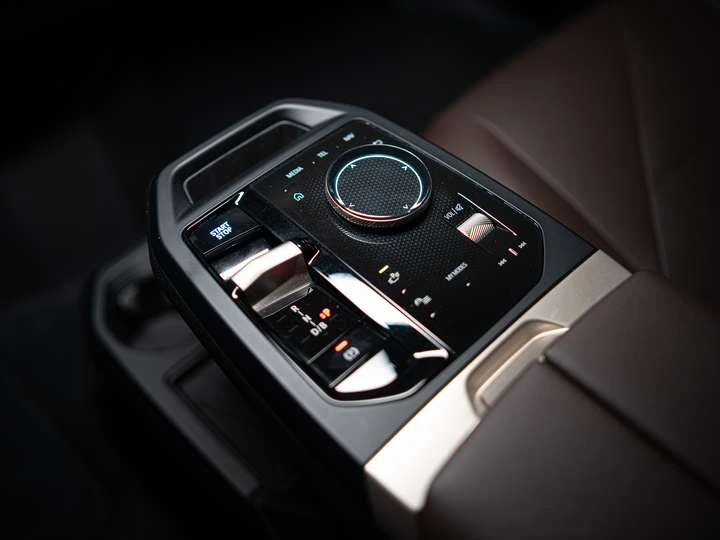 BMW iX XDRIVE 50 | PREMIUM ESSENTIAL PKG | SPORT PKG, снимка 12 - Автомобили и джипове - 54124730