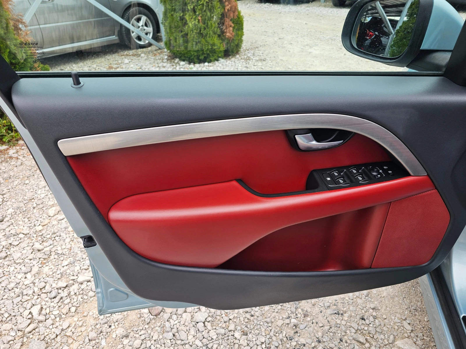 Volvo V70 2.4 D5 ! ! КОЖА! ! КЛИМАТРОНИК | Mobile.bg — изображение 11
