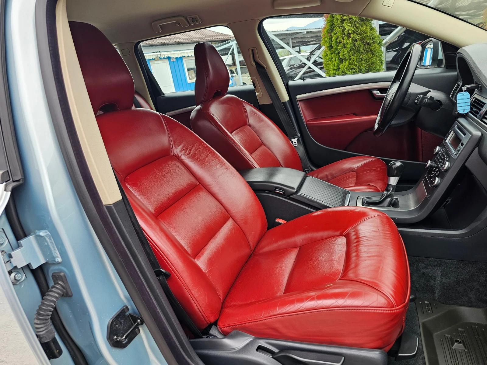 Volvo V70 2.4 D5 ! ! КОЖА! ! КЛИМАТРОНИК | Mobile.bg — изображение 14