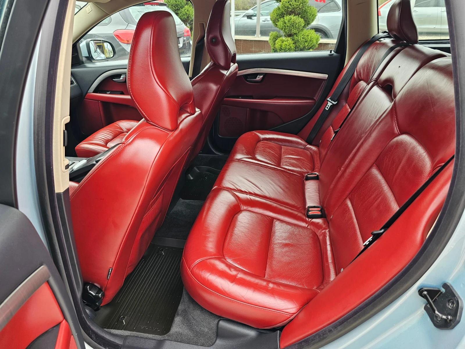Volvo V70 2.4 D5 ! ! КОЖА! ! КЛИМАТРОНИК | Mobile.bg — изображение 12