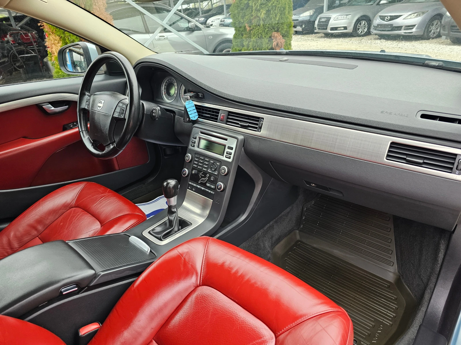 Volvo V70 2.4 D5 ! ! КОЖА! ! КЛИМАТРОНИК | Mobile.bg — изображение 13