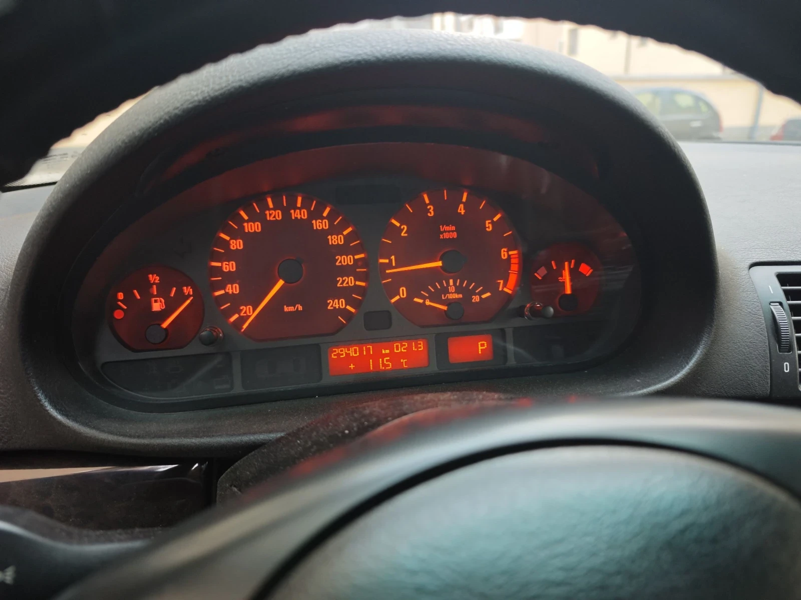 BMW 320 Е46 320i - изображение 9