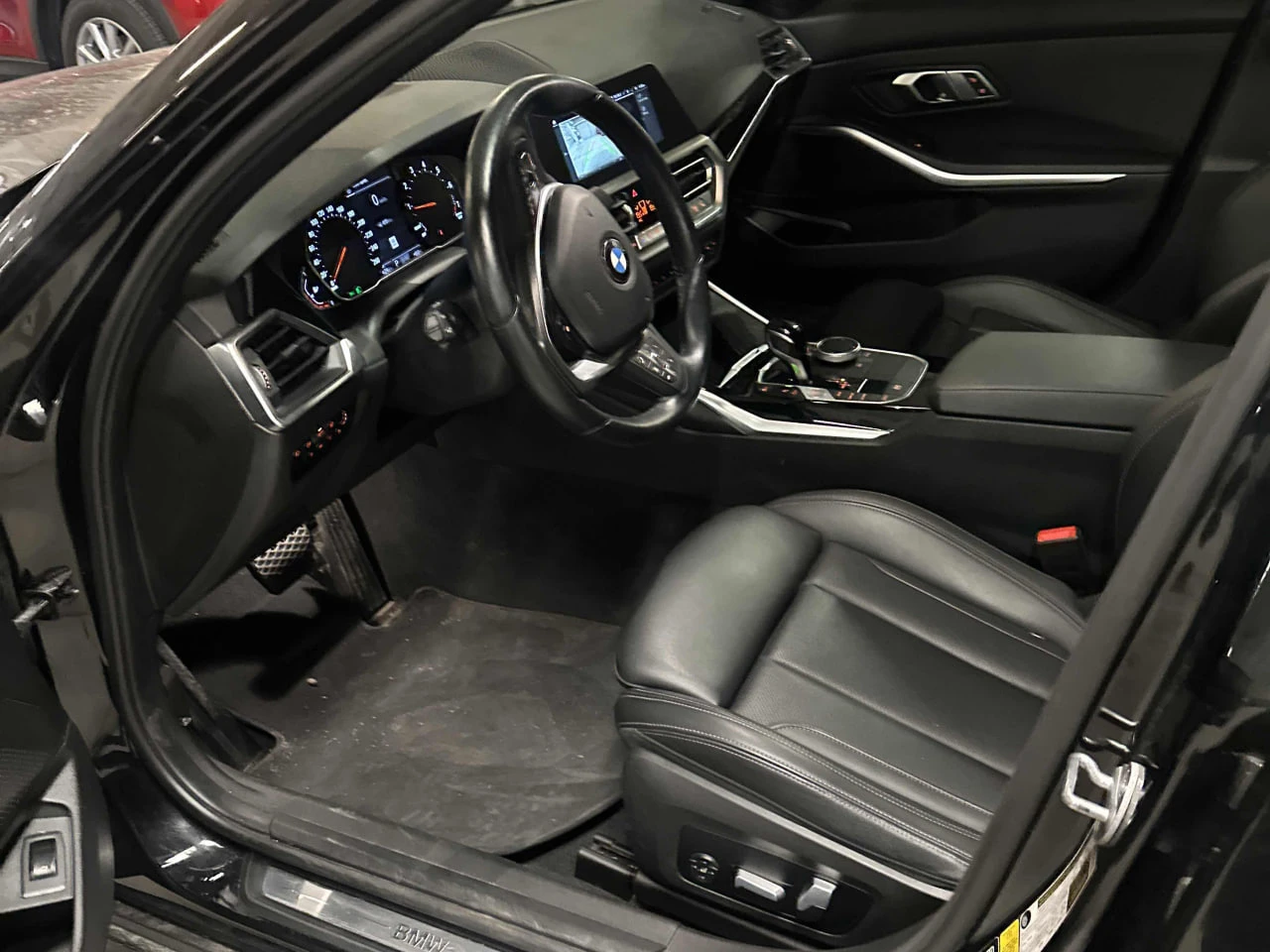 BMW 330 * АВТО КРЕДИТ* ЦЕНА ДО БГ * Сервизна история *  - изображение 8