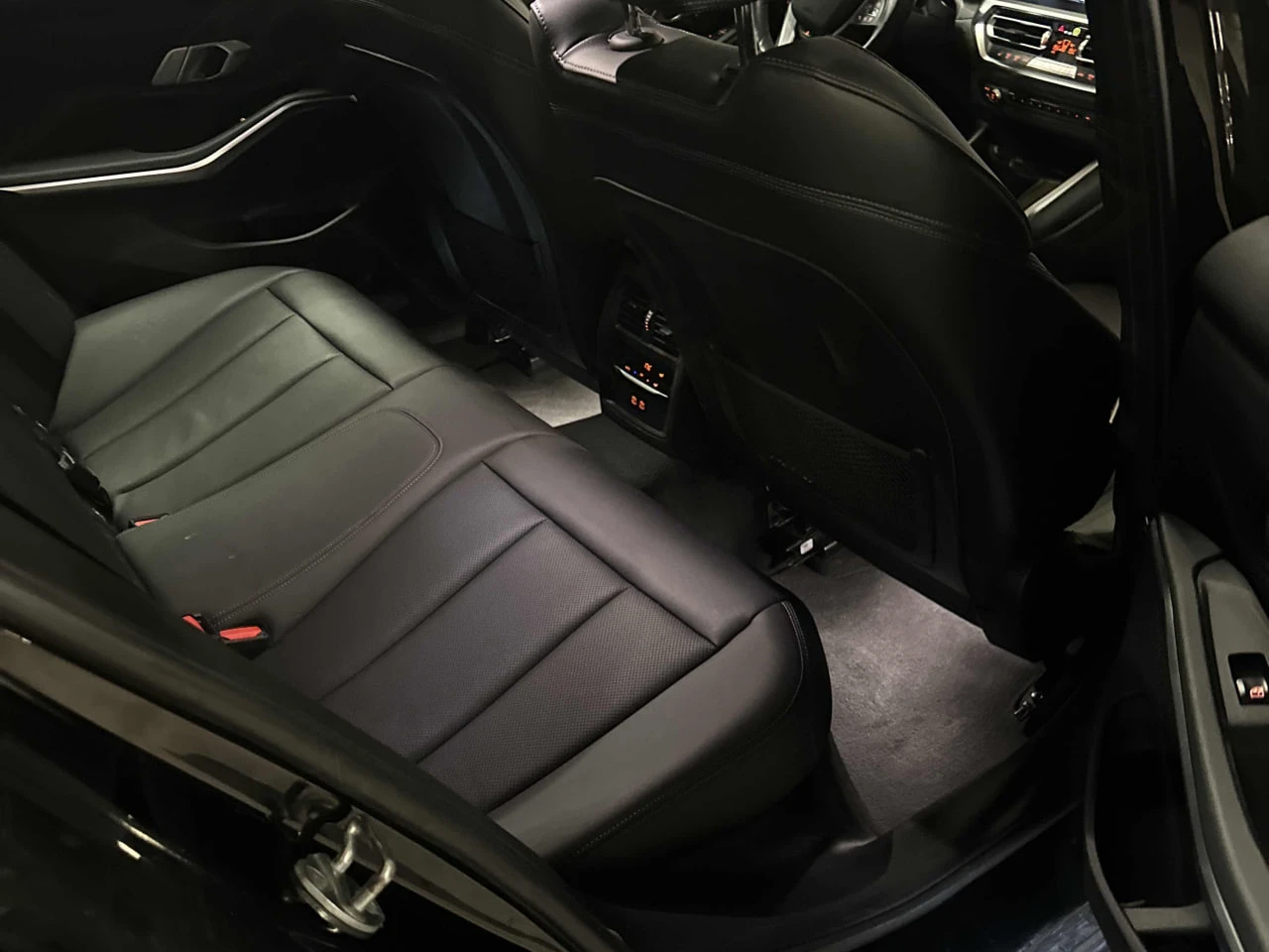 BMW 330 *  *    *   *  | Mobile.bg   15