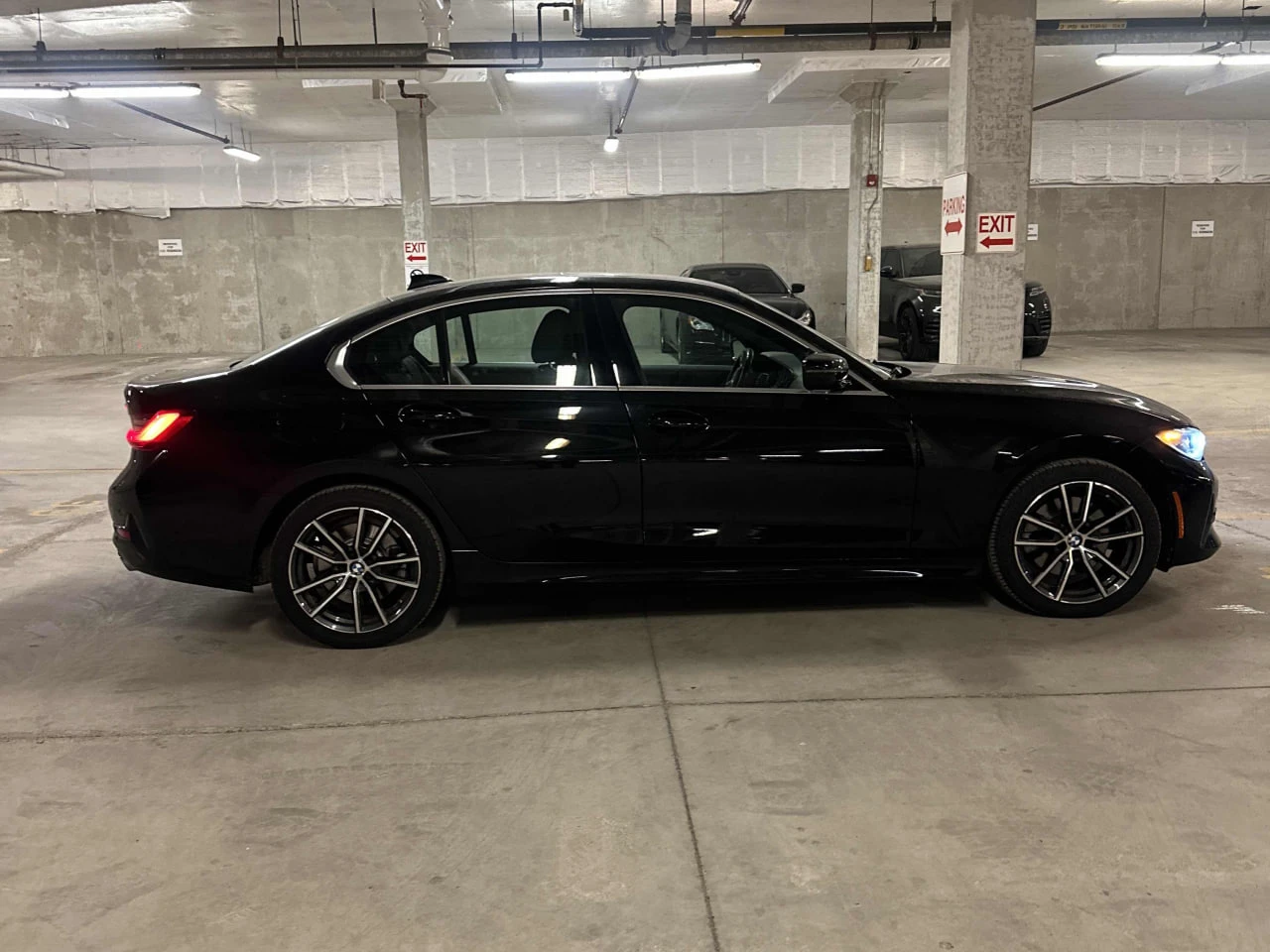 BMW 330 * АВТО КРЕДИТ* ЦЕНА ДО БГ * Сервизна история *  - изображение 4