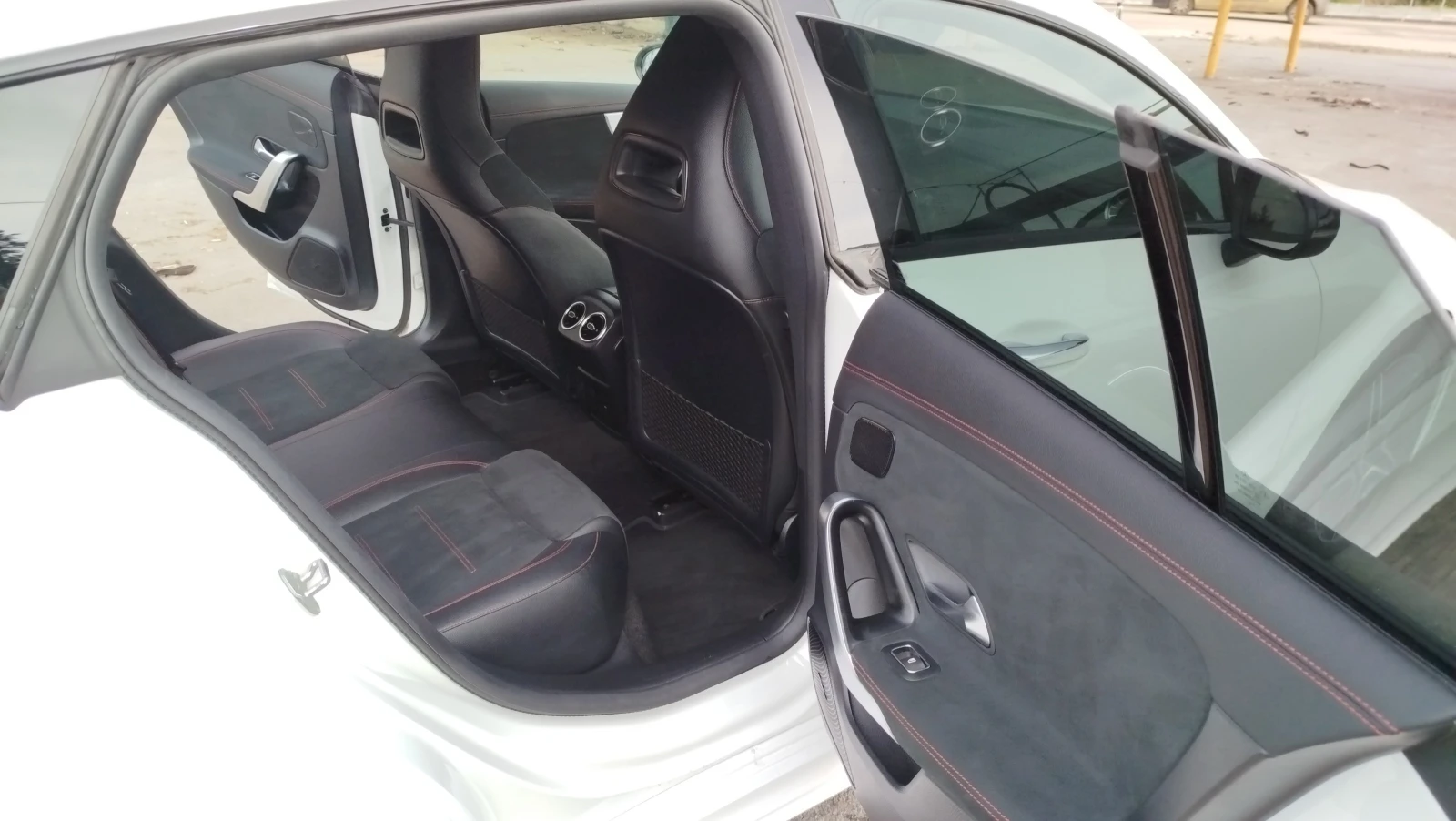 Mercedes-Benz CLA 200 200D * AMG * SPORT * KEYLESS-GO * DISTRONIC * , снимка 14 - Автомобили и джипове - 53872595