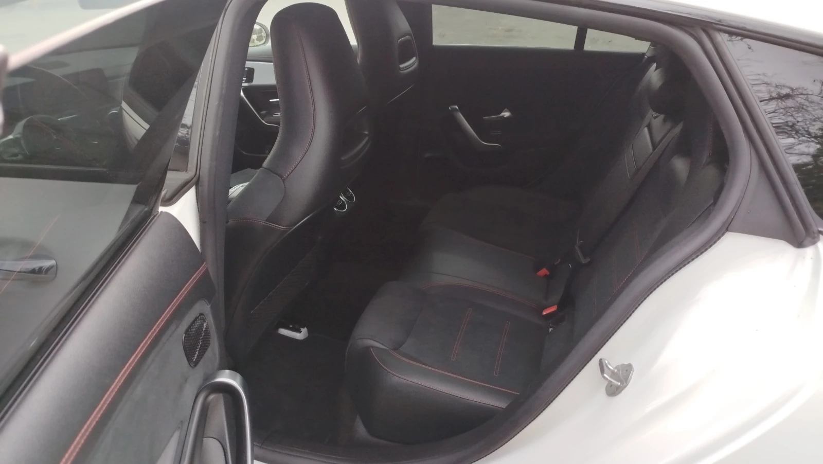 Mercedes-Benz CLA 200 200D * AMG * SPORT * KEYLESS-GO * DISTRONIC * , снимка 13 - Автомобили и джипове - 53872595