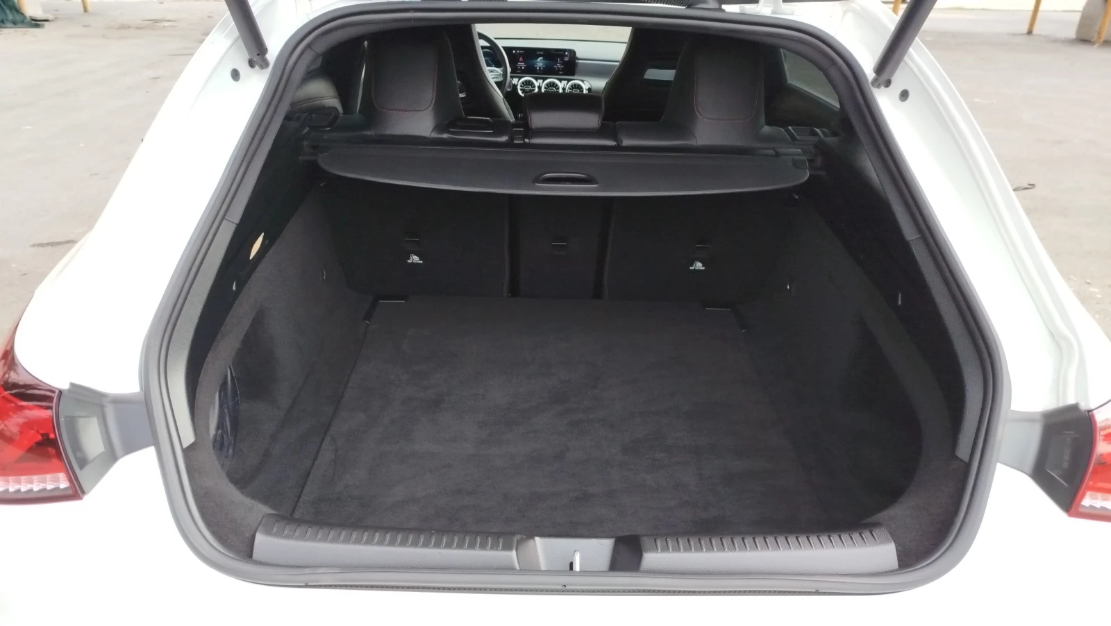 Mercedes-Benz CLA 200 200D * AMG * SPORT * KEYLESS-GO * DISTRONIC * , снимка 17 - Автомобили и джипове - 53872595