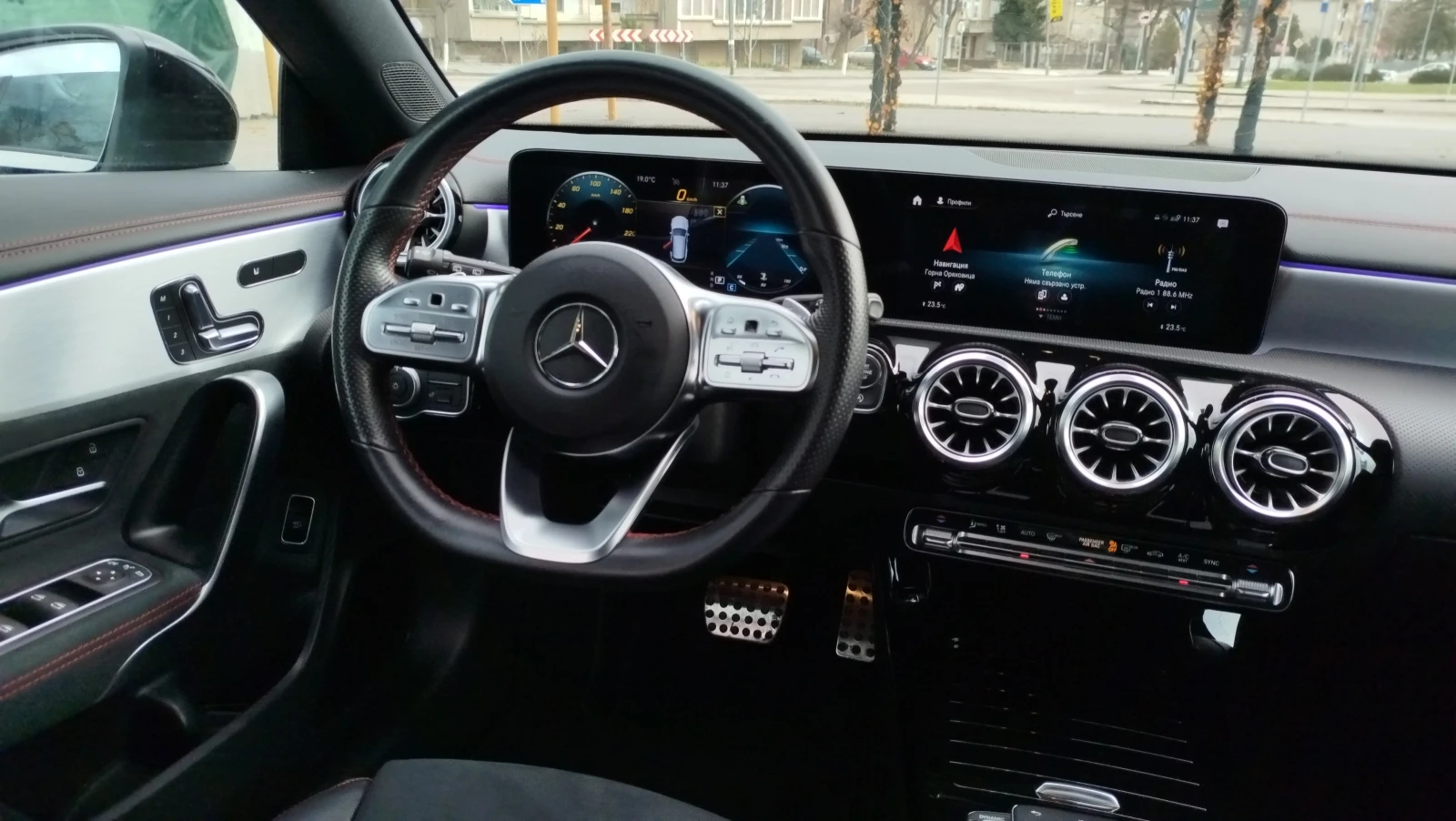 Mercedes-Benz CLA 200 200D * AMG * SPORT * KEYLESS-GO * DISTRONIC * , снимка 12 - Автомобили и джипове - 53872595