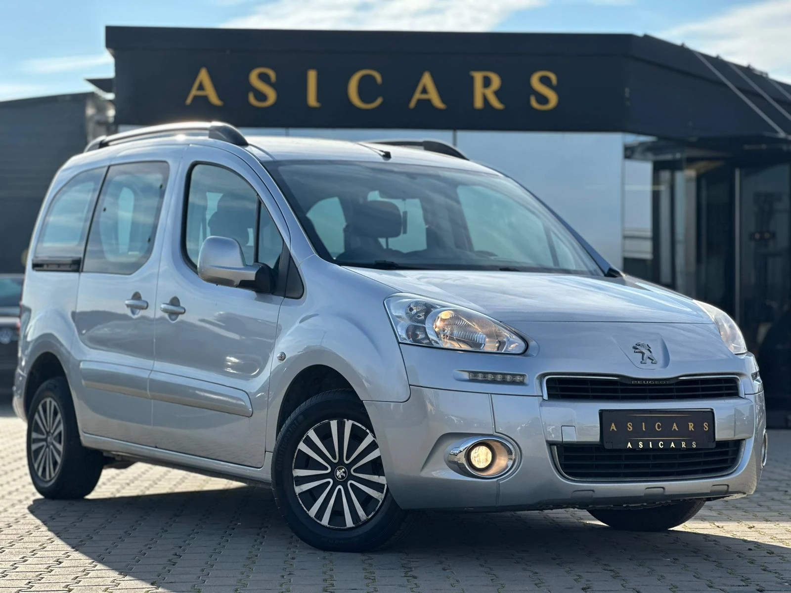 Peugeot Partner / 4+ 1 / N1 / 1.6 HDI / 92 HP / TOP / - изображение 7