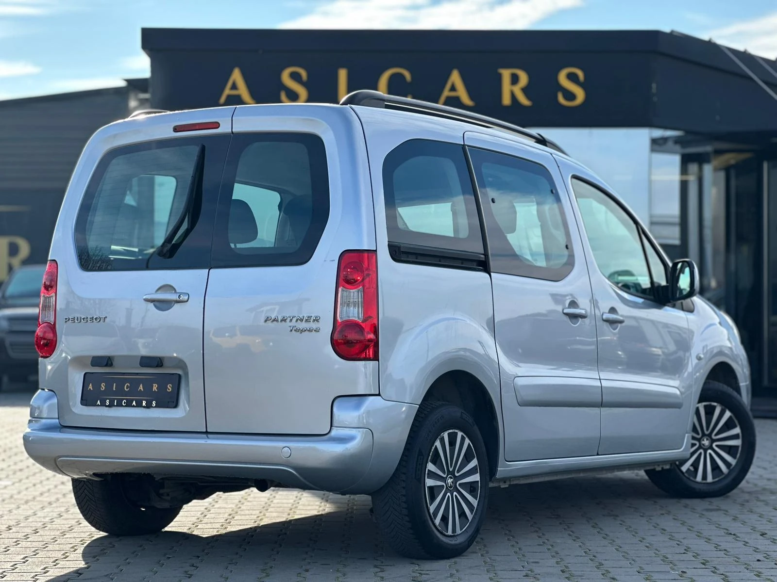 Peugeot Partner / 4+ 1 / N1 / 1.6 HDI / 92 HP / TOP / - изображение 5