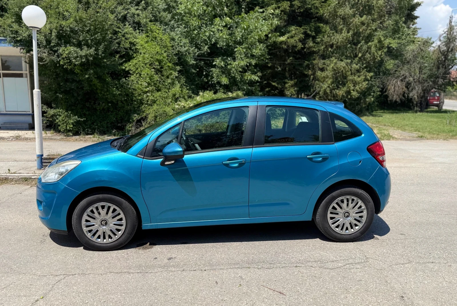 Citroen C3 1.4* 75кс* ПАНОРАМА* НОВИ ГУМИ* ОТЛИЧЕН, снимка 4 - Автомобили и джипове - 54044965