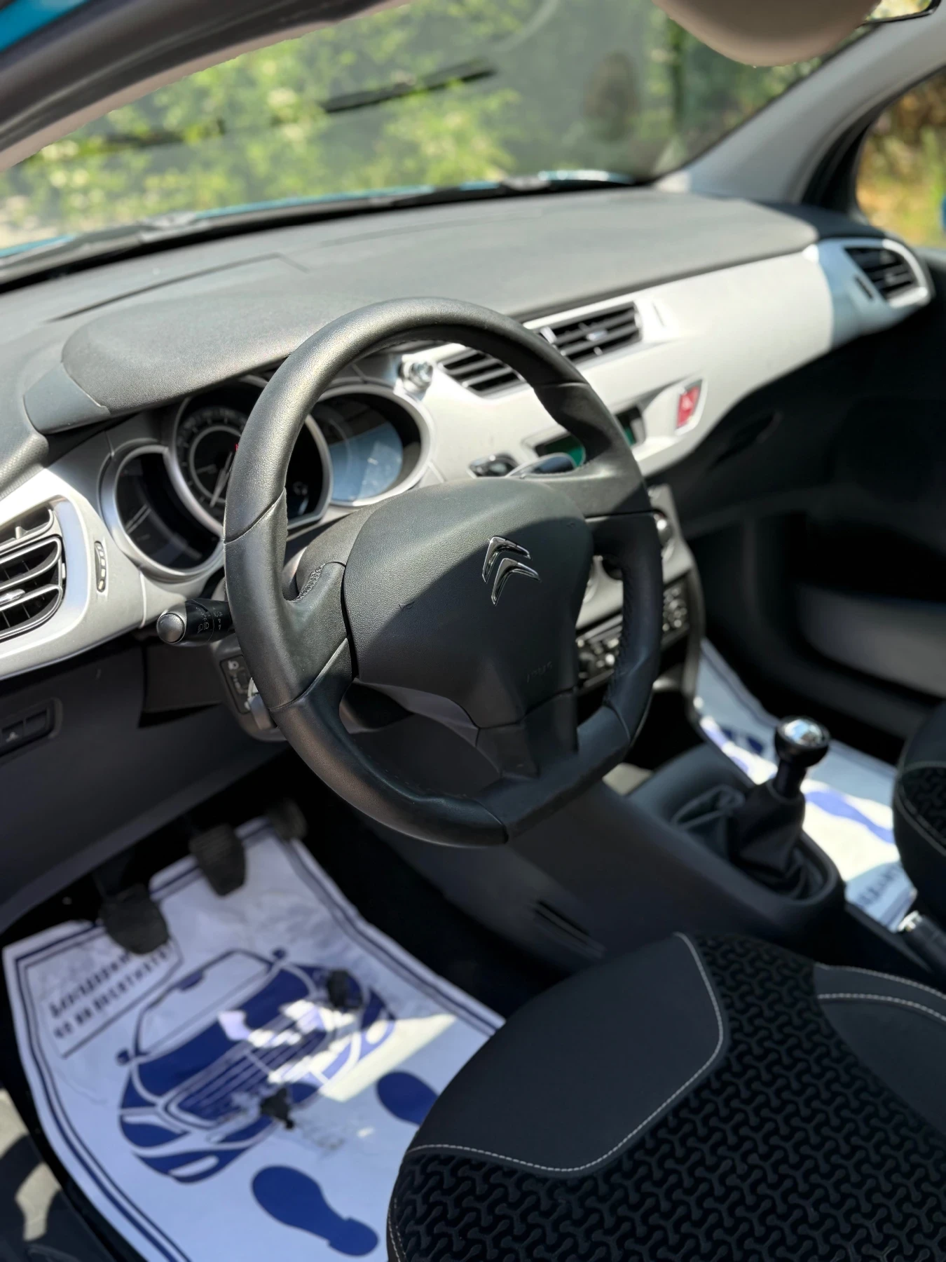 Citroen C3 1.4* 75кс* ПАНОРАМА* НОВИ ГУМИ* ОТЛИЧЕН, снимка 9 - Автомобили и джипове - 54044965