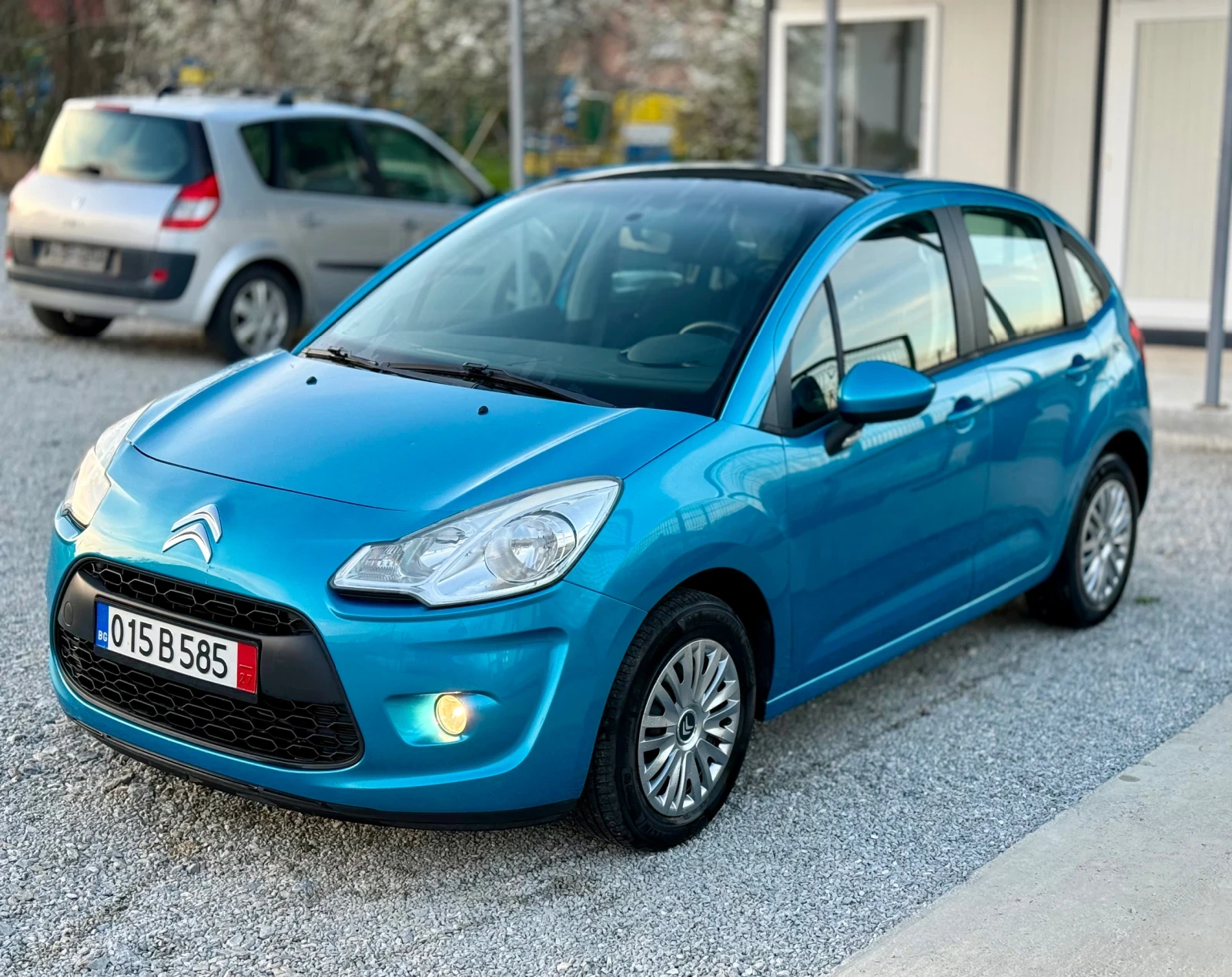 Citroen C3 1.4* 75кс* ПАНОРАМА* НОВИ ГУМИ* ОТЛИЧЕН, снимка 2 - Автомобили и джипове - 54044965