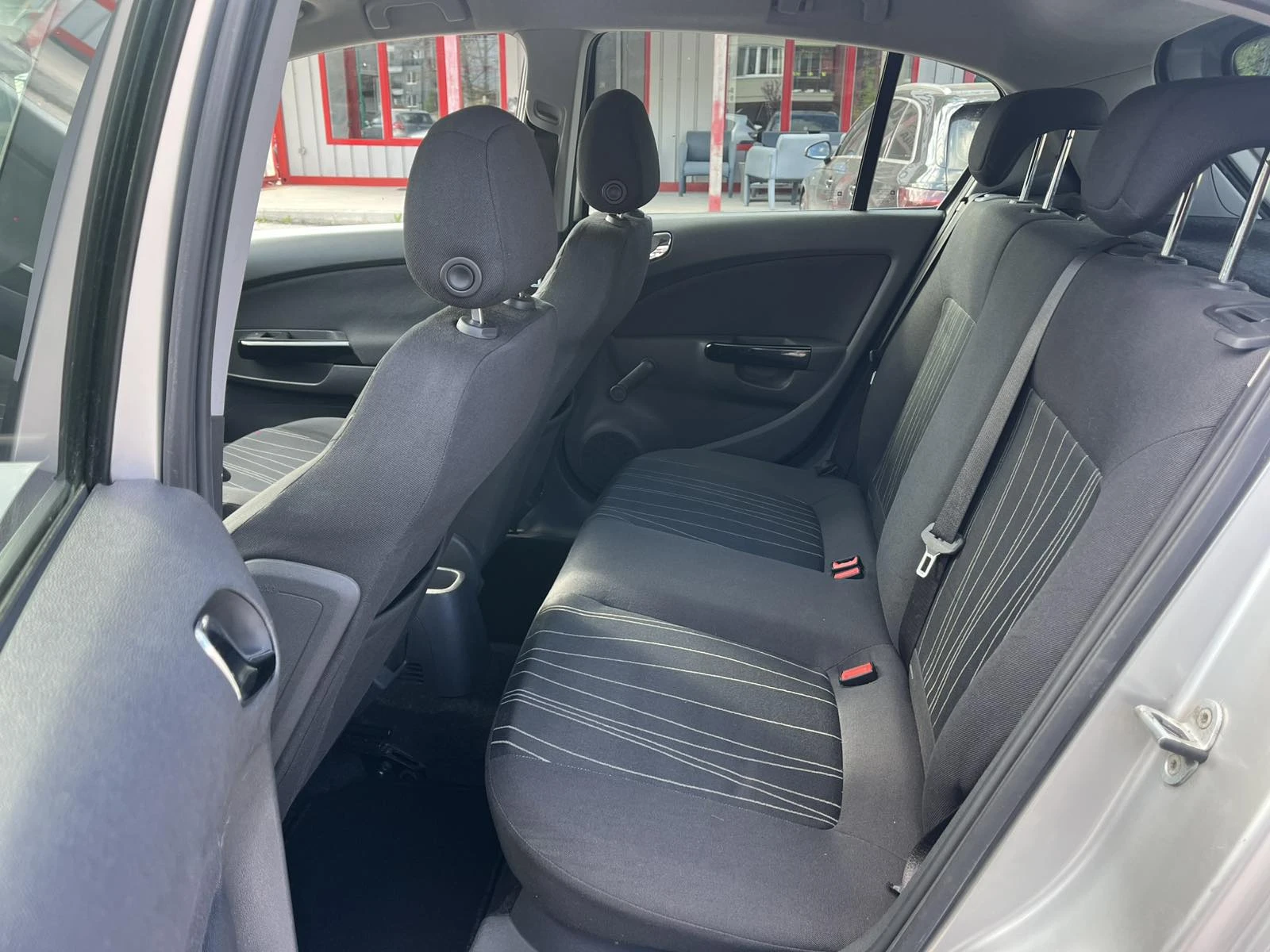Opel Corsa 1.3 BENZ, снимка 10 - Автомобили и джипове - 54421898