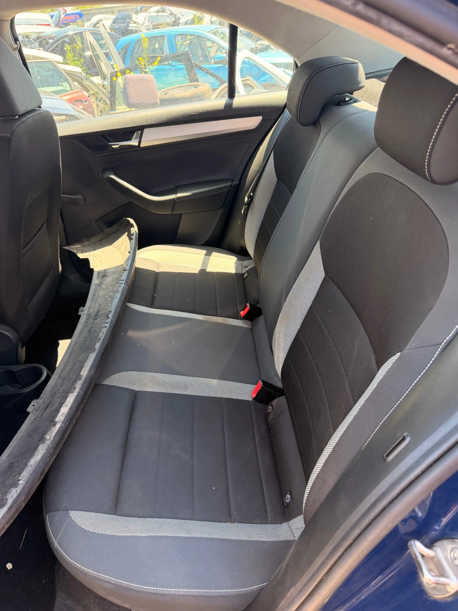 Skoda Rapid 1.0TSI CHZ Liftback, снимка 8 - Автомобили и джипове - 54833966