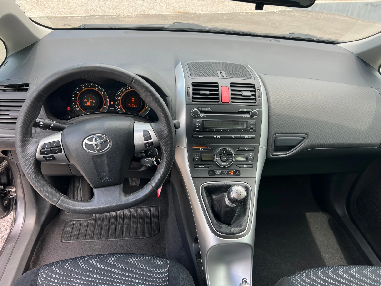 Toyota Auris 1.6-FACE FULL, снимка 9 - Автомобили и джипове - 54866849