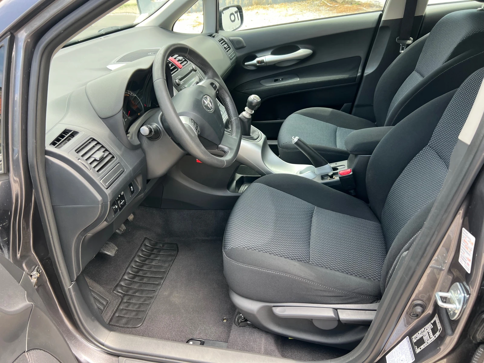 Toyota Auris 1.6-FACE FULL, снимка 10 - Автомобили и джипове - 54866849