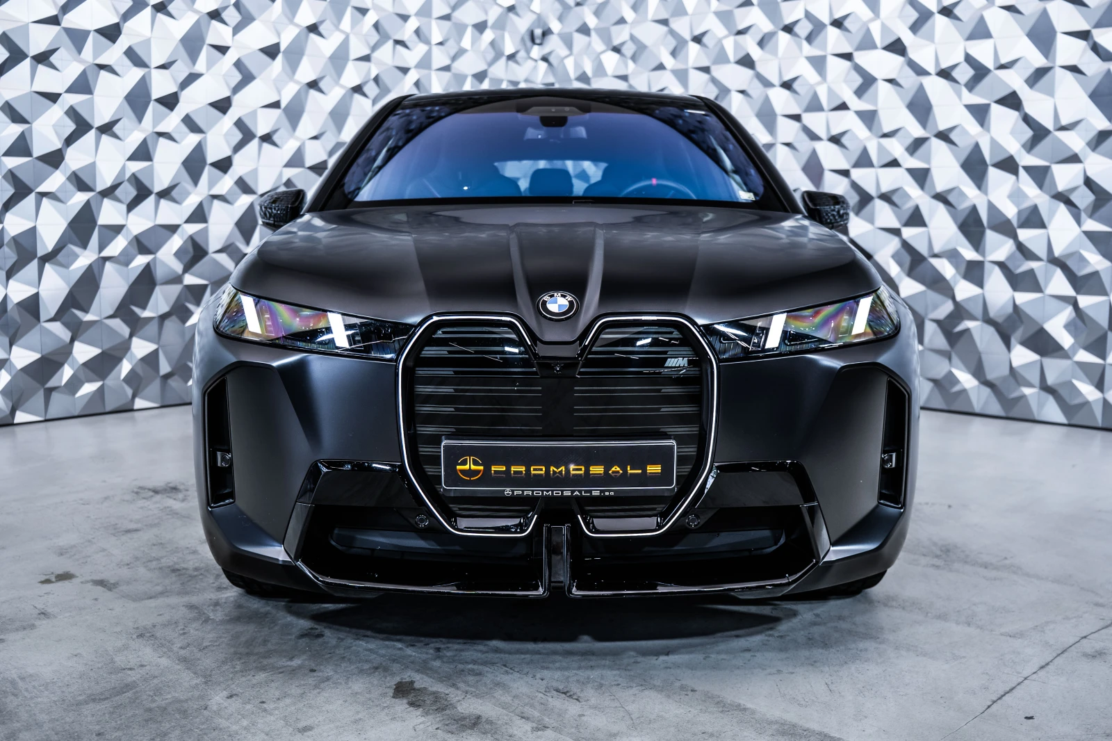 BMW iX M70 M-sport* 360, снимка 2 - Автомобили и джипове - 55615042