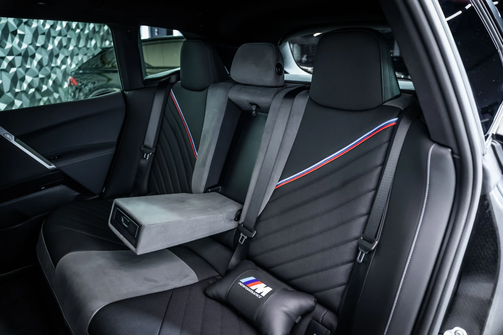 BMW iX M70 M-sport* 360, снимка 16 - Автомобили и джипове - 55615042