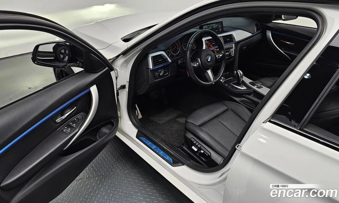 BMW 320 320i M Sport, снимка 12 - Автомобили и джипове - 56156525