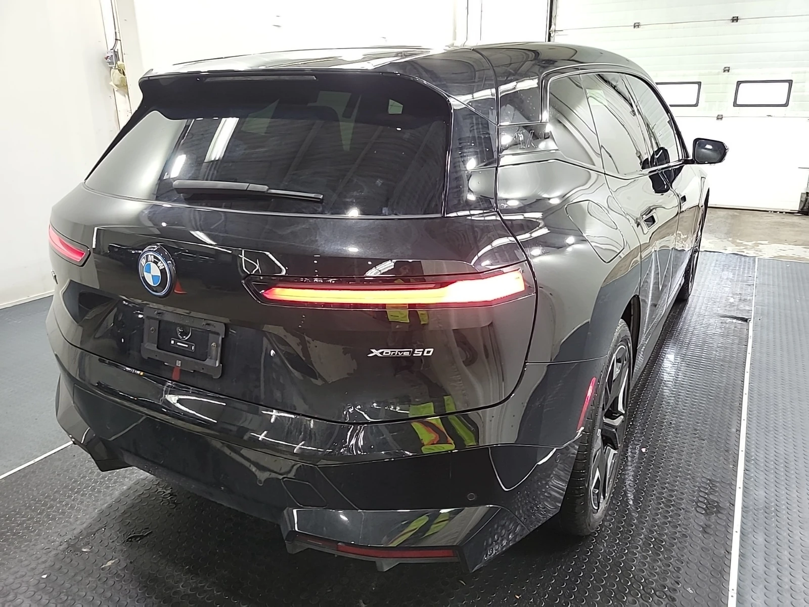 BMW iX Xdrive50, снимка 3 - Автомобили и джипове - 56302442