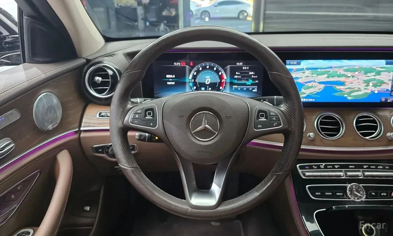 Mercedes-Benz E 300, снимка 10 - Автомобили и джипове - 56727141