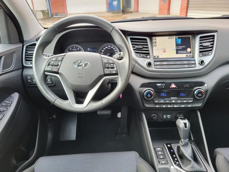 Hyundai Tucson 1.6i, снимка 10 - Автомобили и джипове - 48480015